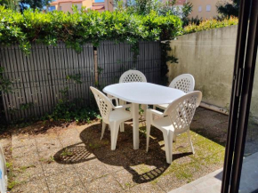 Studio climatisé avec Jardinet, Piscine et Parking à 500m de la Plage - FR-1-776-96